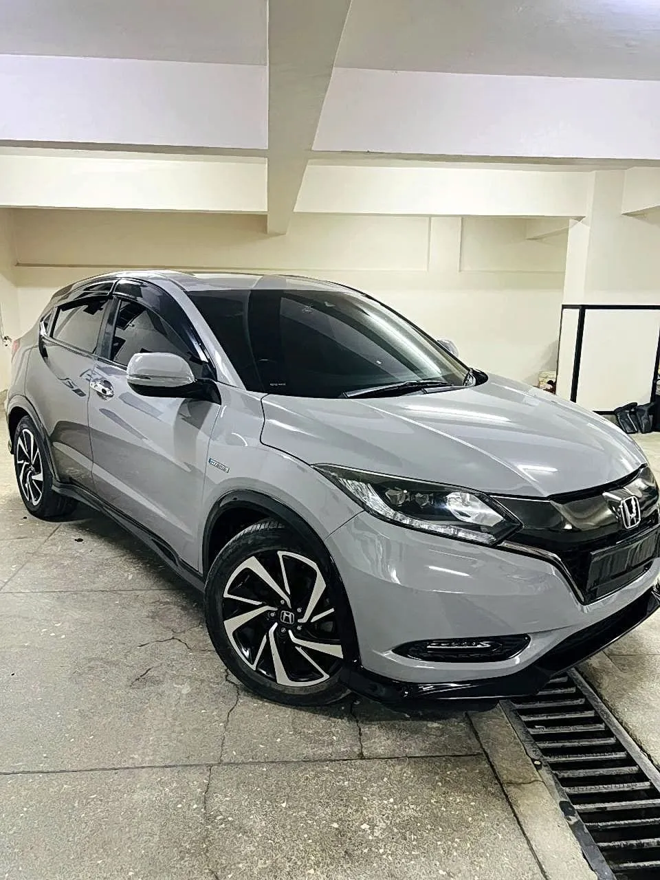 Honda finished in a grey colour change wrap by Melly Customs